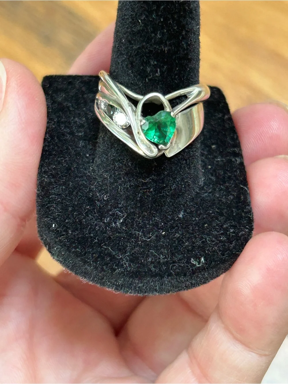Vintage silver and green and clear stone ring. Sz 7